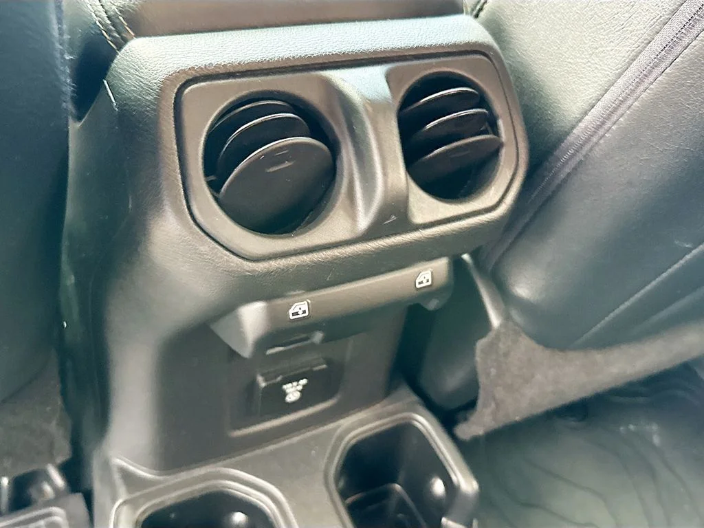 Used 2022 Gray Jeep Unlimited Sahara image 28
