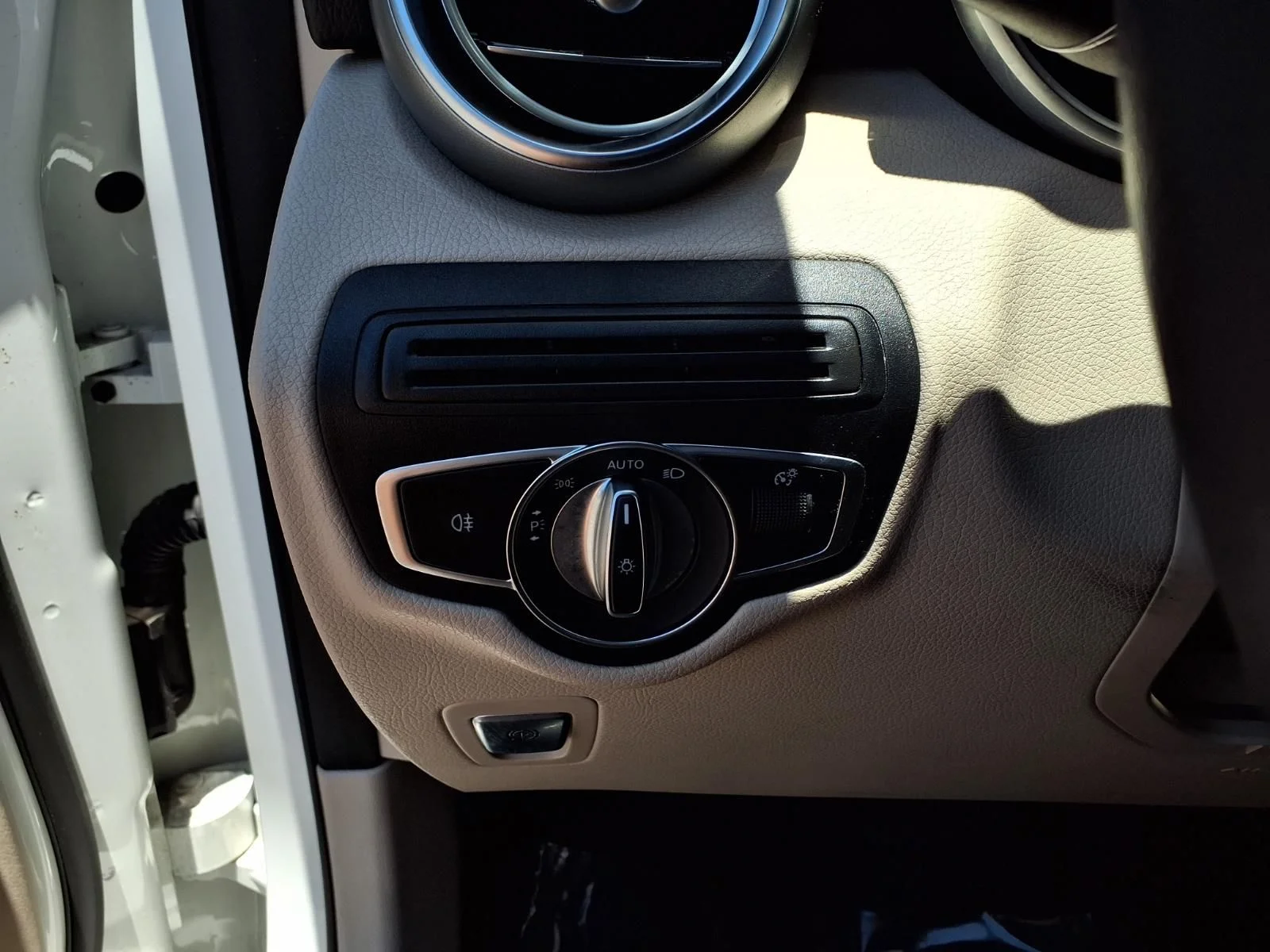 Used 2022 White Mercedes-Benz GLC 300 image 14