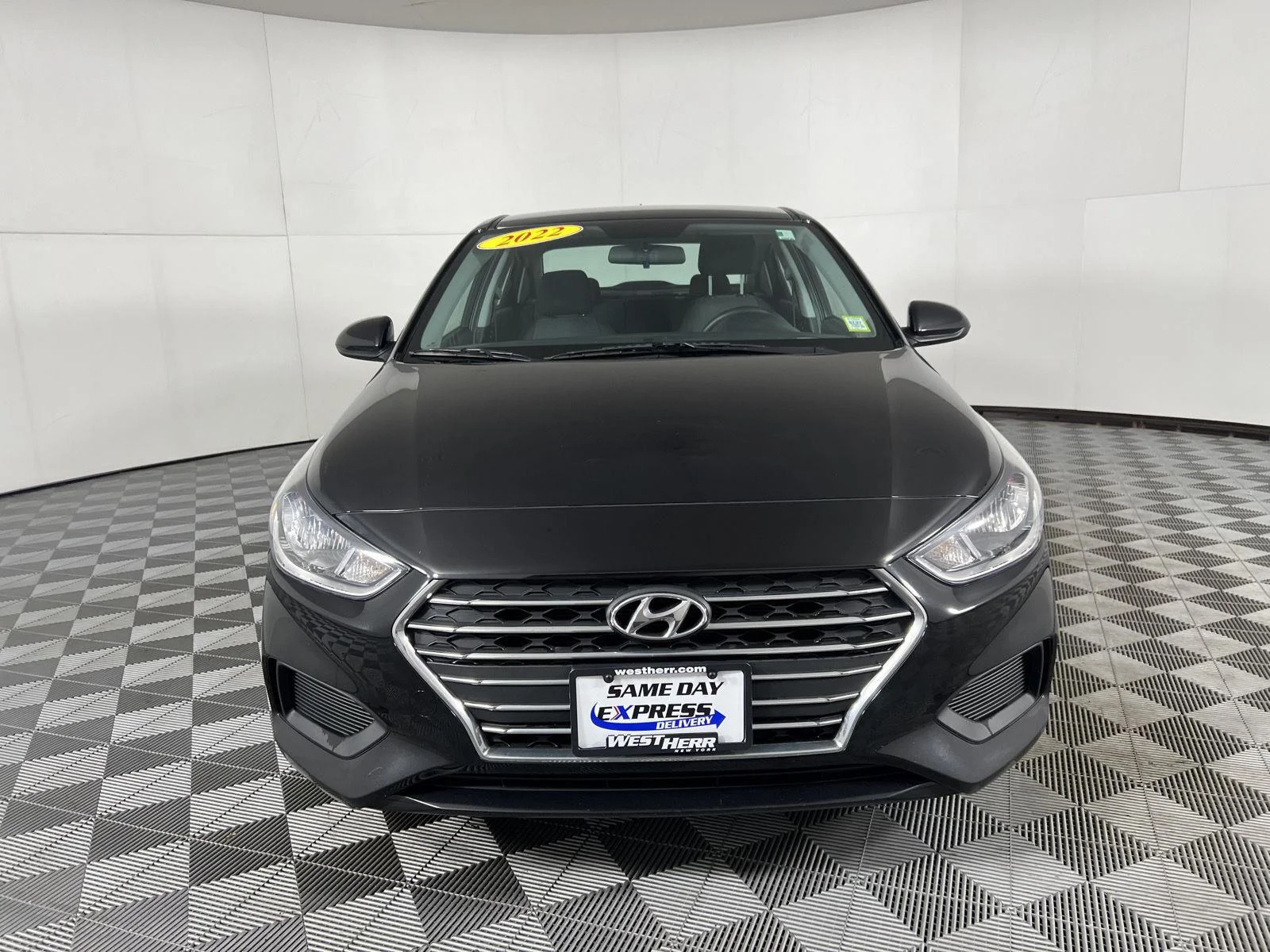 Used 2022 Absolute Black Hyundai SE image 3