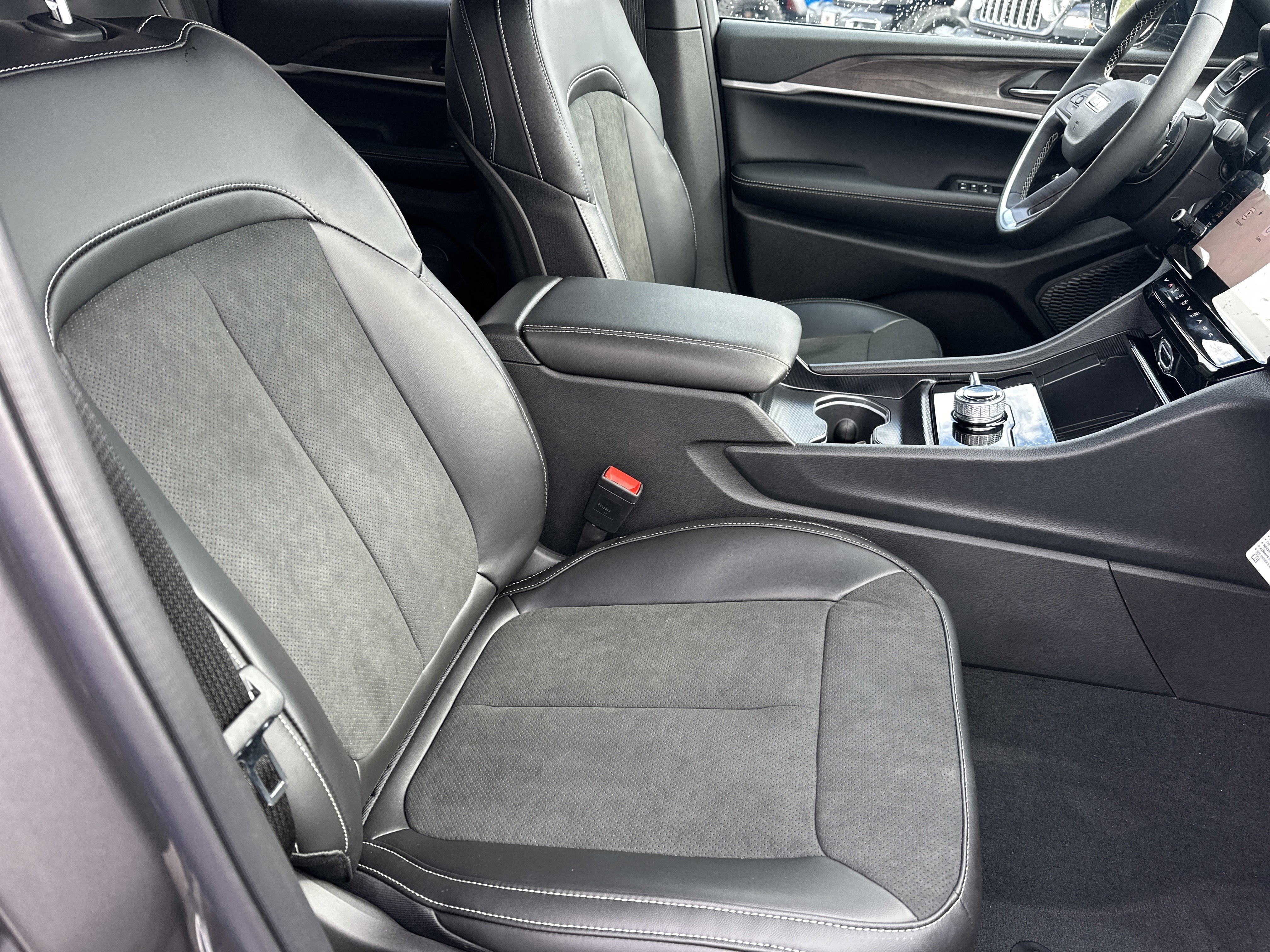 New 2026 Baltic Gray Metallic Clear-Coat Exterior Paint Jeep Laredo Altitude image 14