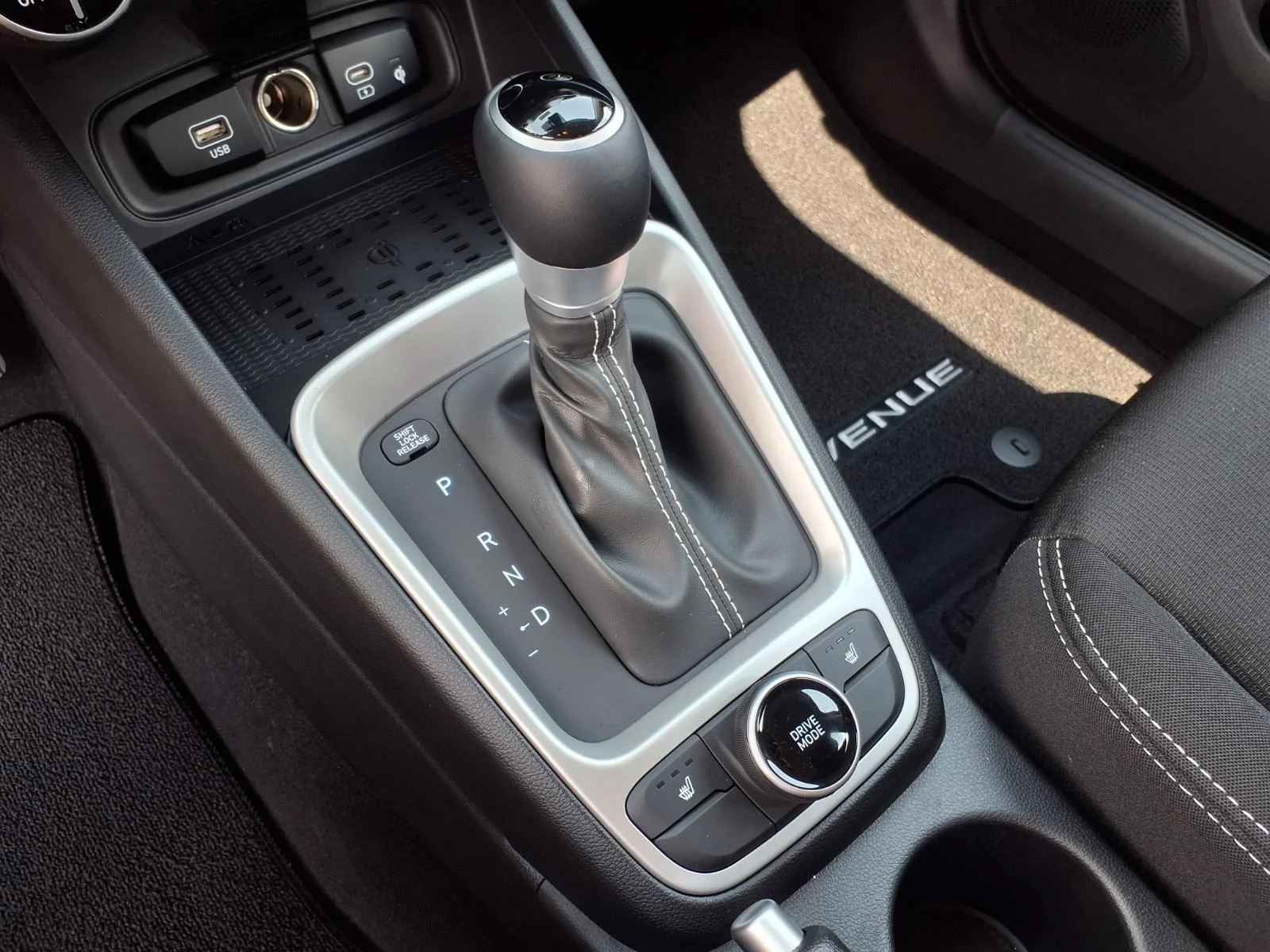 New 2026 Onyx Black Hyundai SEL image 6
