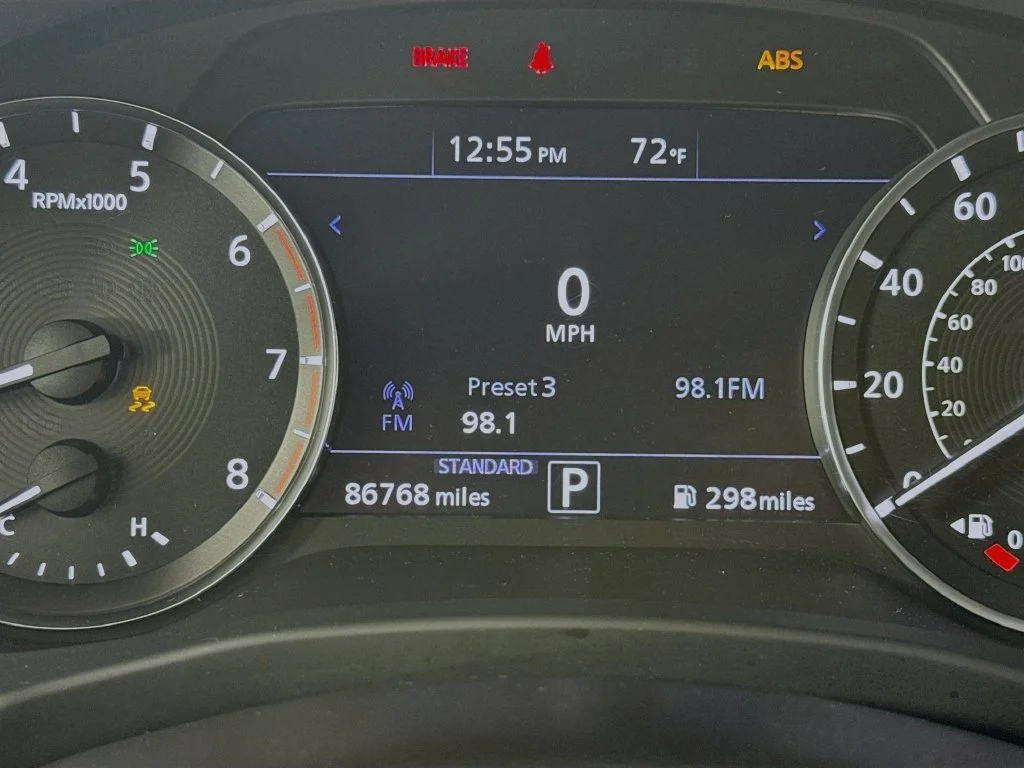 Certified Used 2022 Black INFINITI LUXE image 16