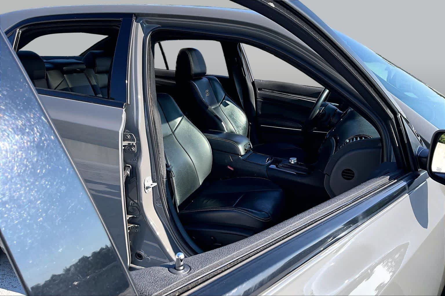 Used 2019 Ceramic Grey Clearcoat Chrysler 300S image 8
