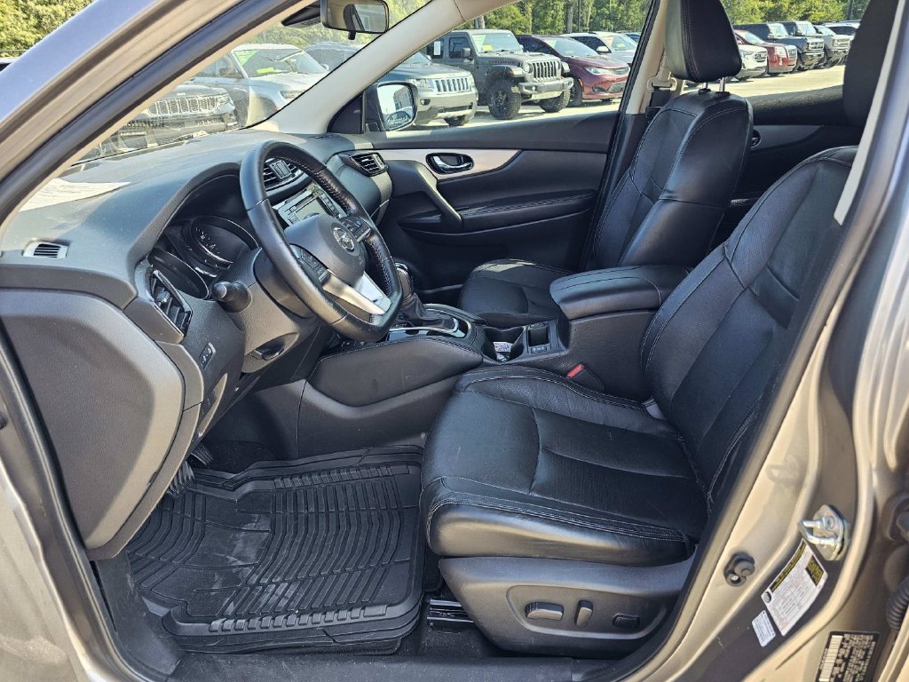 Used 2020 Gray Nissan SL image 22