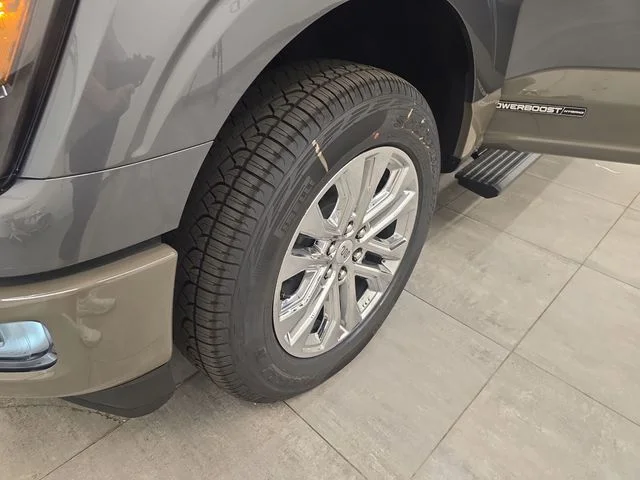 New 2026 Carbonized Gray Metallic Ford King Ranch® image 49