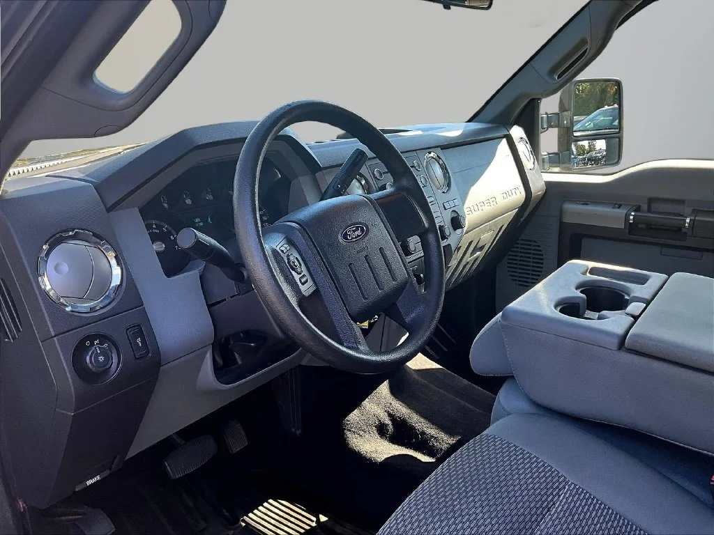 Used 2012 Dark Blue Pearl Metallic Ford XLT image 13
