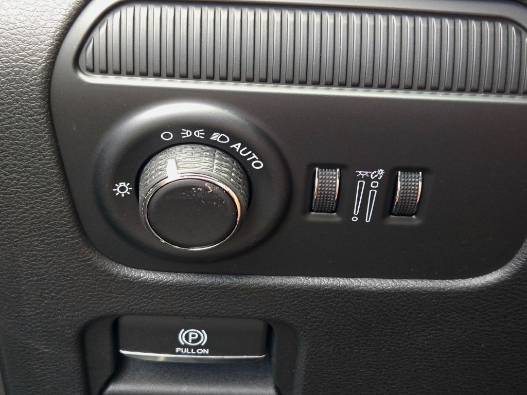 New 2026 High Gloss Black Exterior Paint Jeep Limited Reserve image 36