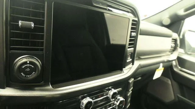 New 2026 Oxford White Ford Lariat® image 15
