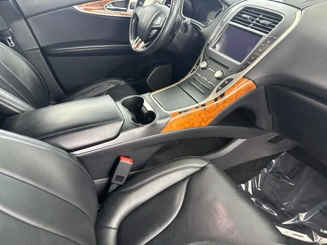 Used 2018 Red Lincoln Reserve image 25
