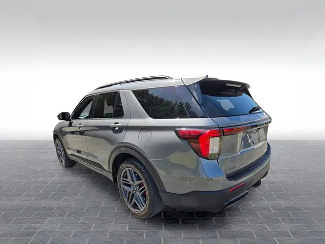 Used 2025 Gray Ford ST-Line image 5