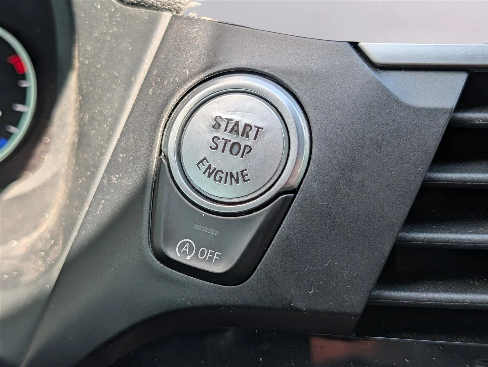 Used 2020 Black Sapphire Metallic BMW sDrive30i image 38