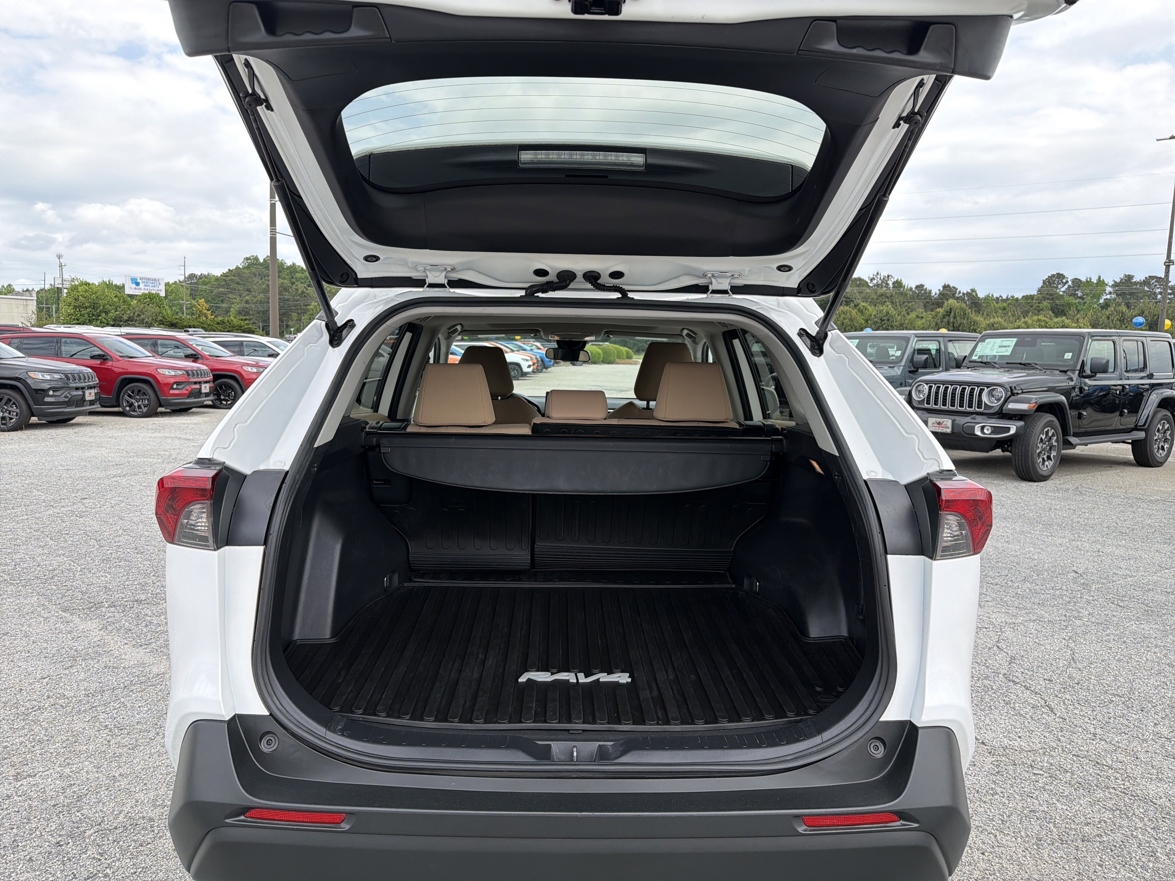 Used 2019 Super White Toyota XLE image 21