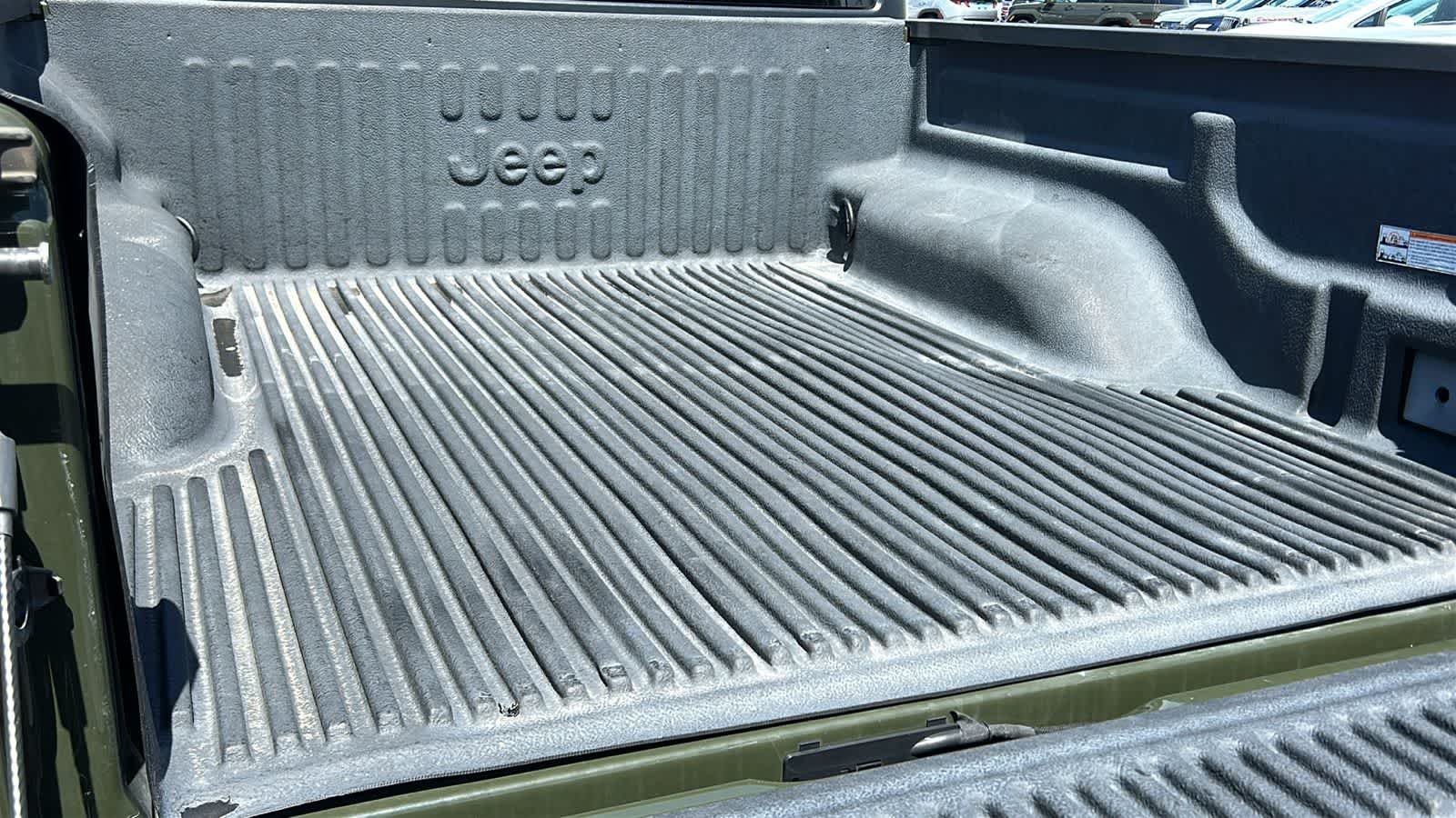 Used 2022 Sarge Green Clearcoat Jeep Overland image 27
