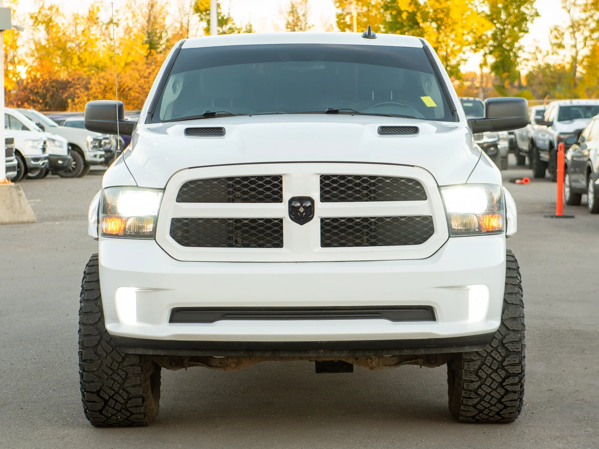 Used 2020 White RAM Black Express* Crew Cab 4x4, 35 Inch Tires, No Accidents, Heated Seats & Wheel image 8