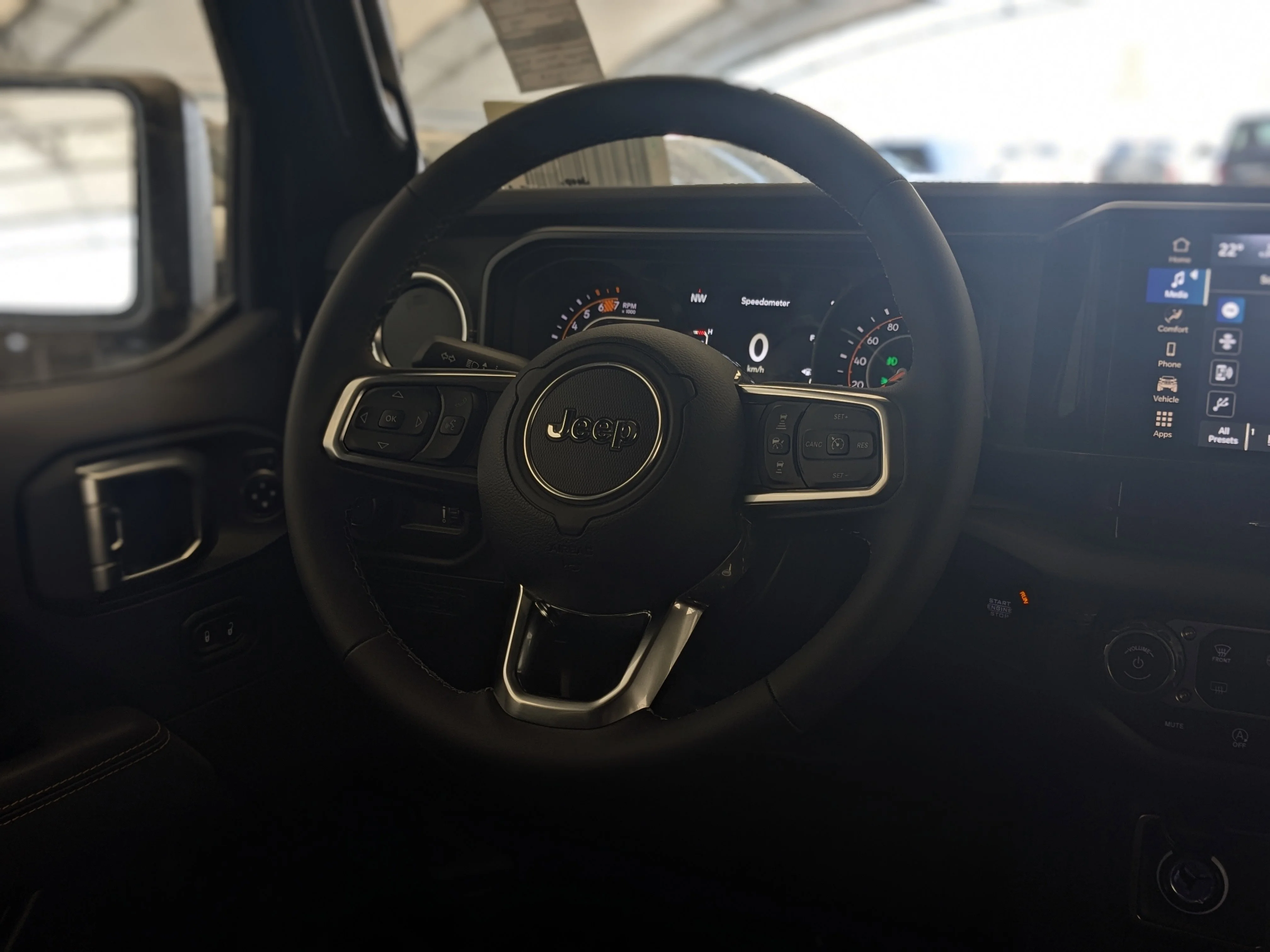 New 2026 Black Jeep Sahara - - McKinley Leather Seats - Body?Colour Hardtop - Side Steps - 3.6L Pentastar V6 & More image 15