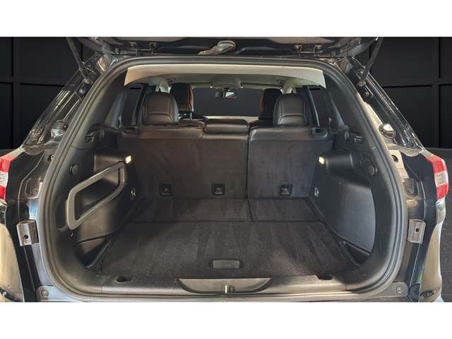 Used 2018 Diamond Black Crystal Pearlcoat Jeep Latitude Plus image 28