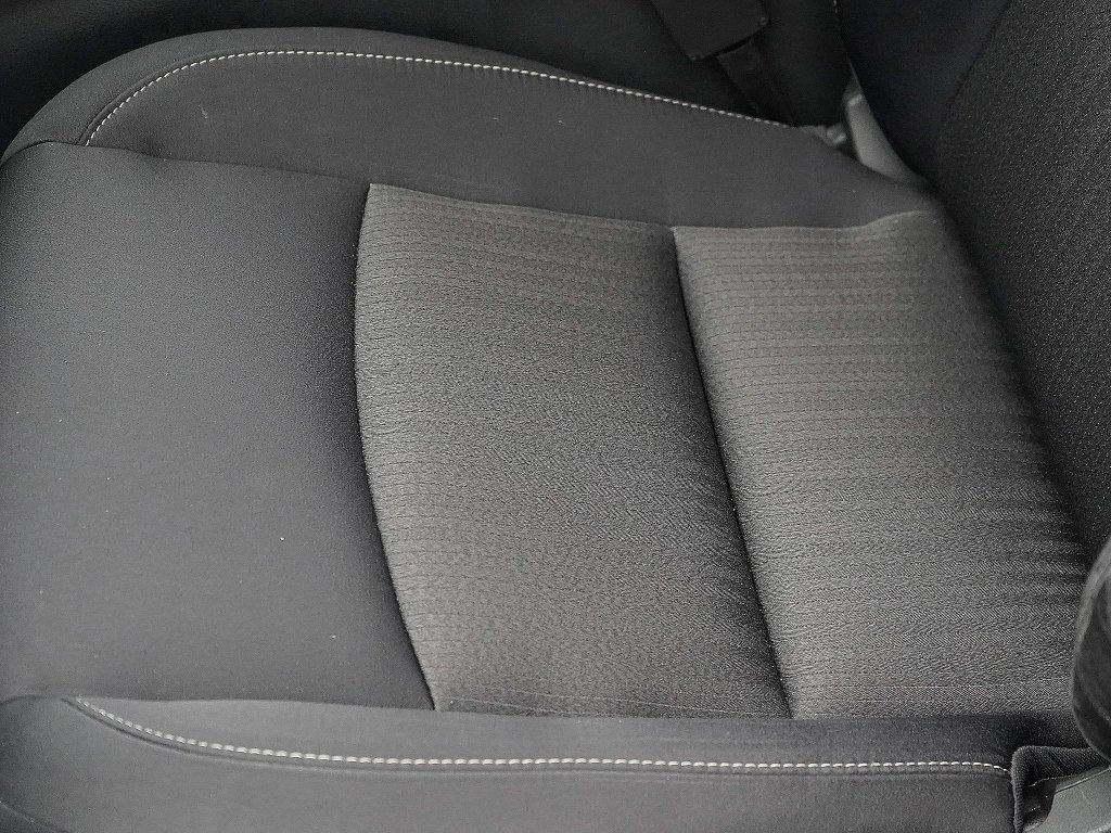 Used 2021 White Nissan 2.5 S image 18