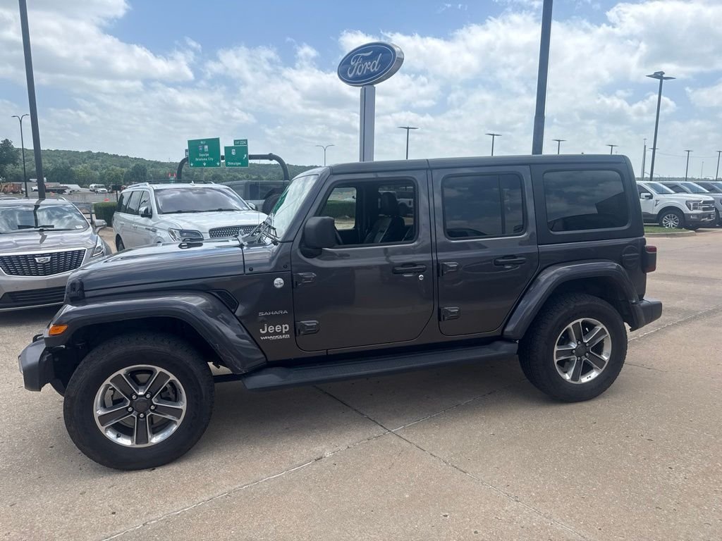 Used 2019 Granite Crystal Clearcoat Metallic Jeep Unlimited Sahara image 4