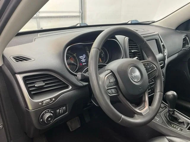 Used 2020 Gray Jeep Latitude Plus image 18