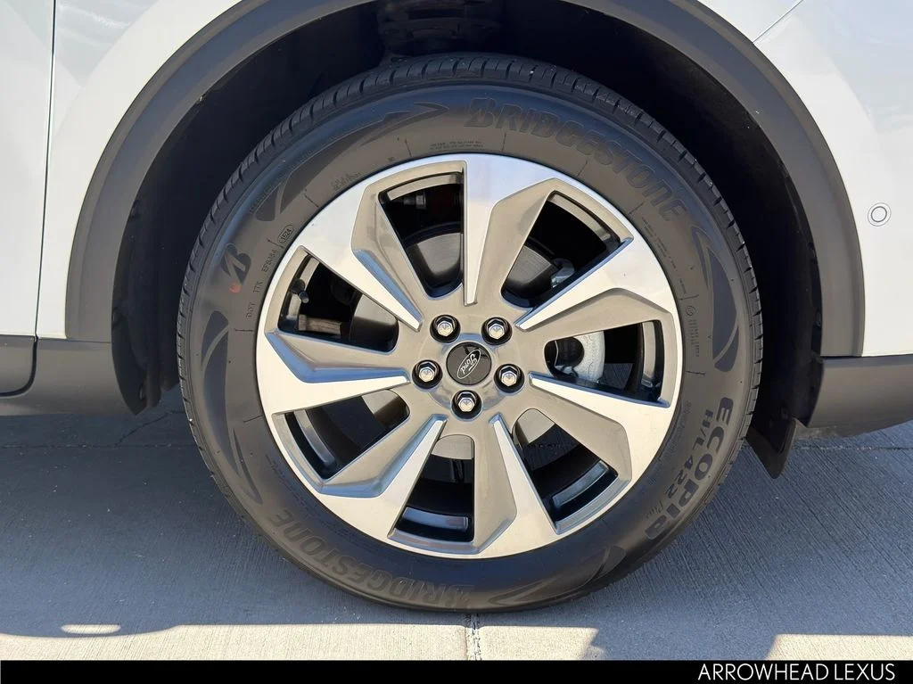 Used 2023 White Ford Platinum image 10