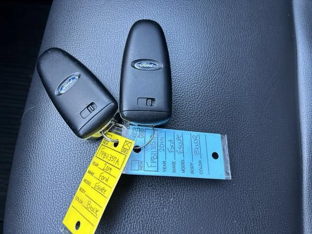 Used 2019 Black Ford SEL image 17