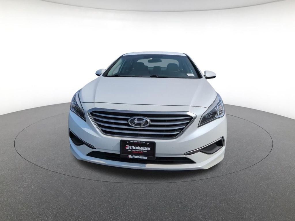 Used 2017 White Hyundai Base image 2