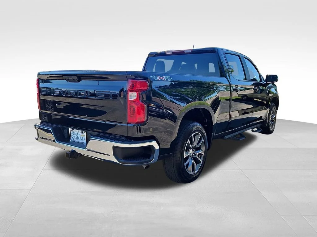 Used 2023 Black Chevrolet LT image 4