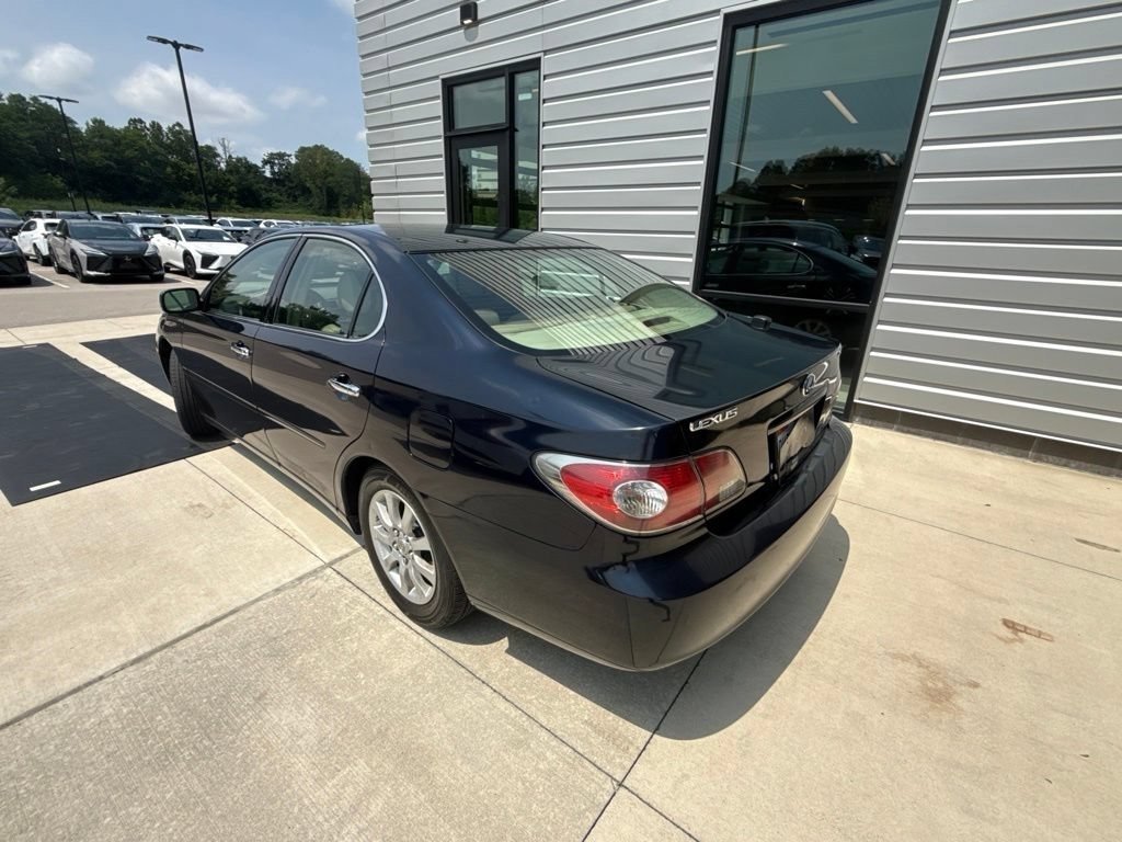 Used 2004 Blue Onyx Pearl Lexus 330 image 9