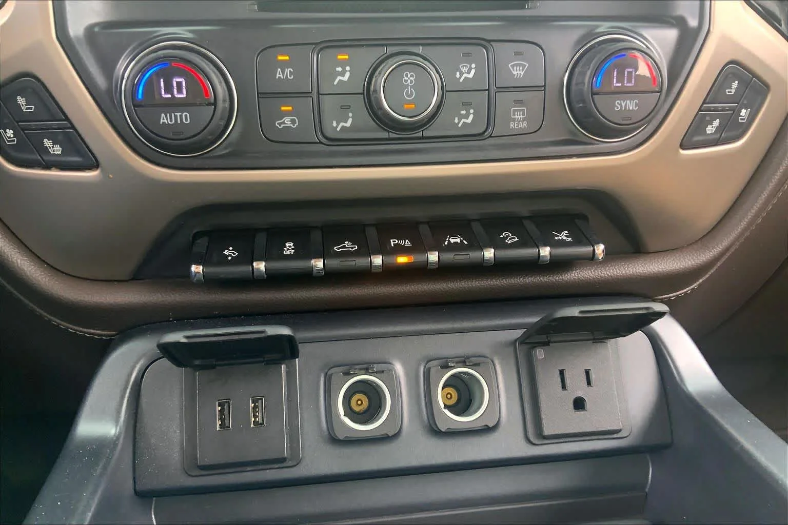 Used 2017 Onyx Black GMC Denali image 32
