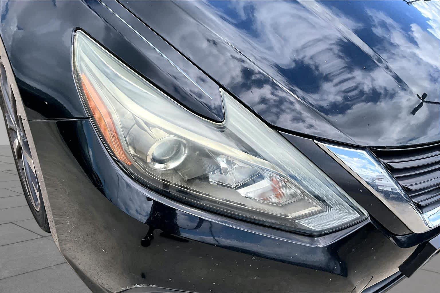 Used 2016 Super Black Nissan 2.5 SR image 26