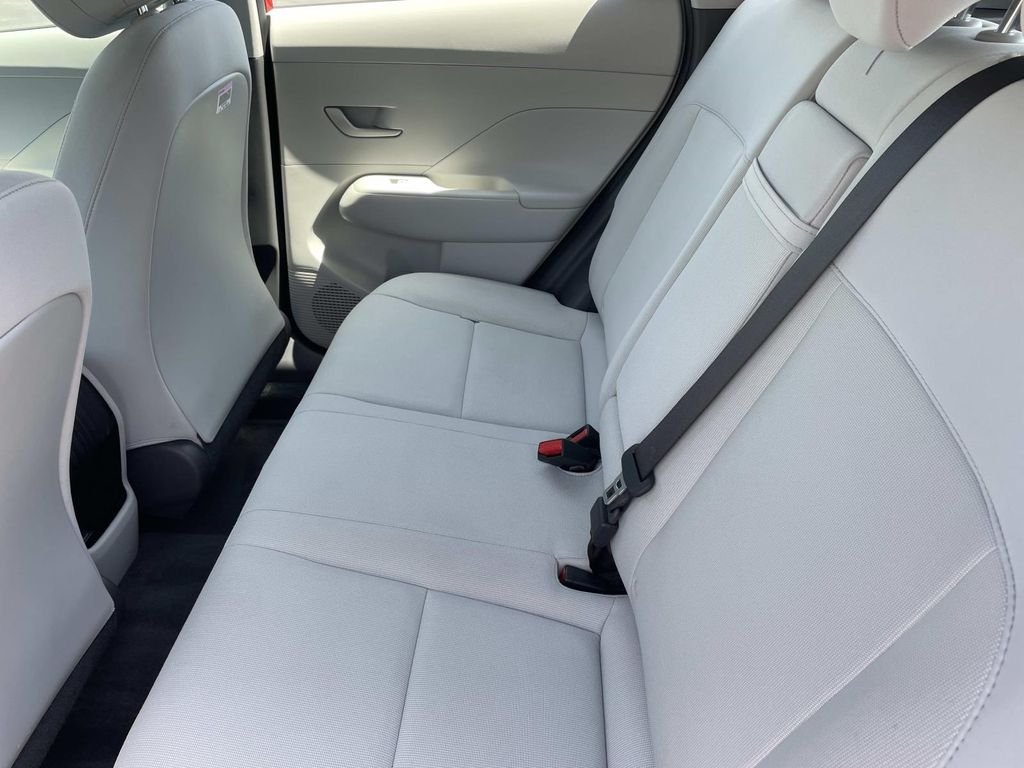 2025 Hyundai Kona SE - Photo 21