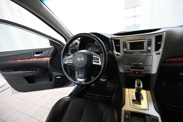 Used 2012 Silver Subaru 2.5i image 25