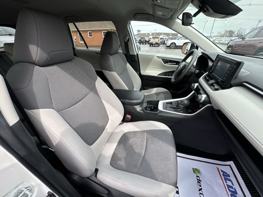 Used 2022 White Toyota XLE image 24