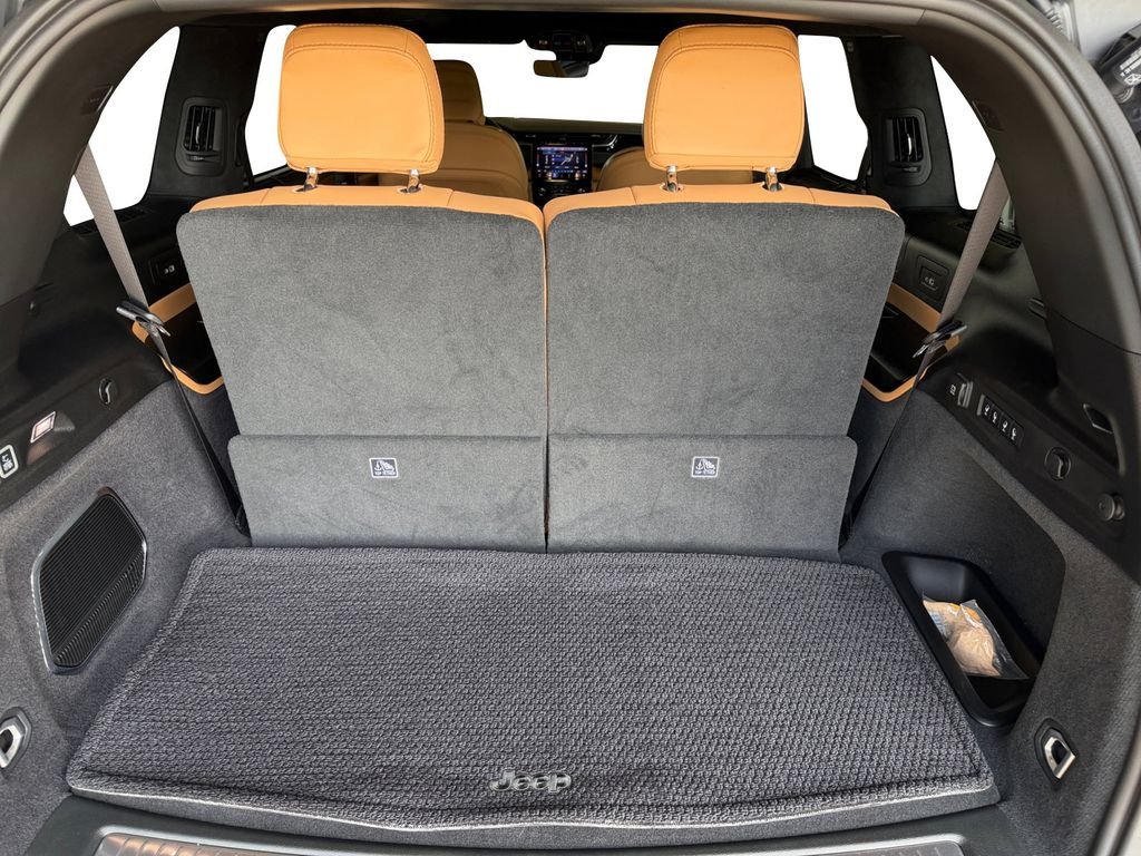 Used 2025 Gray Jeep Summit image 13