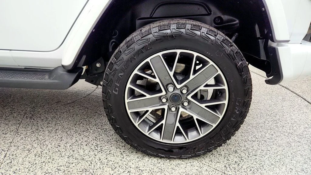 Used 2024 Bright White Clearcoat Jeep High Altitude 4x4 image 9