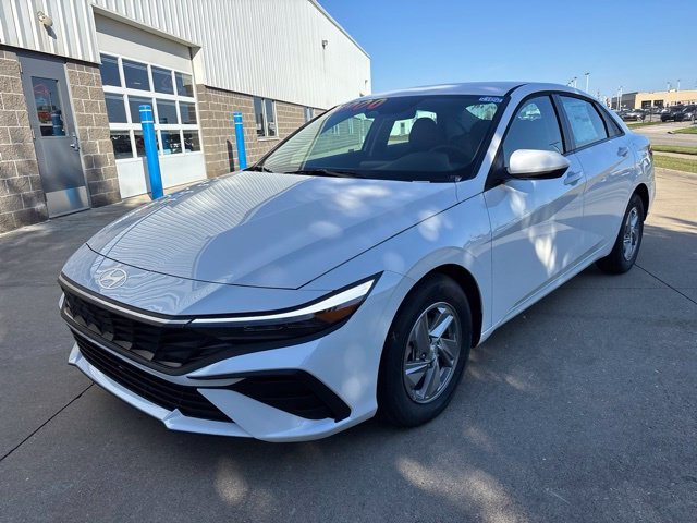 New 2026 Serenity White Hyundai SE image 2