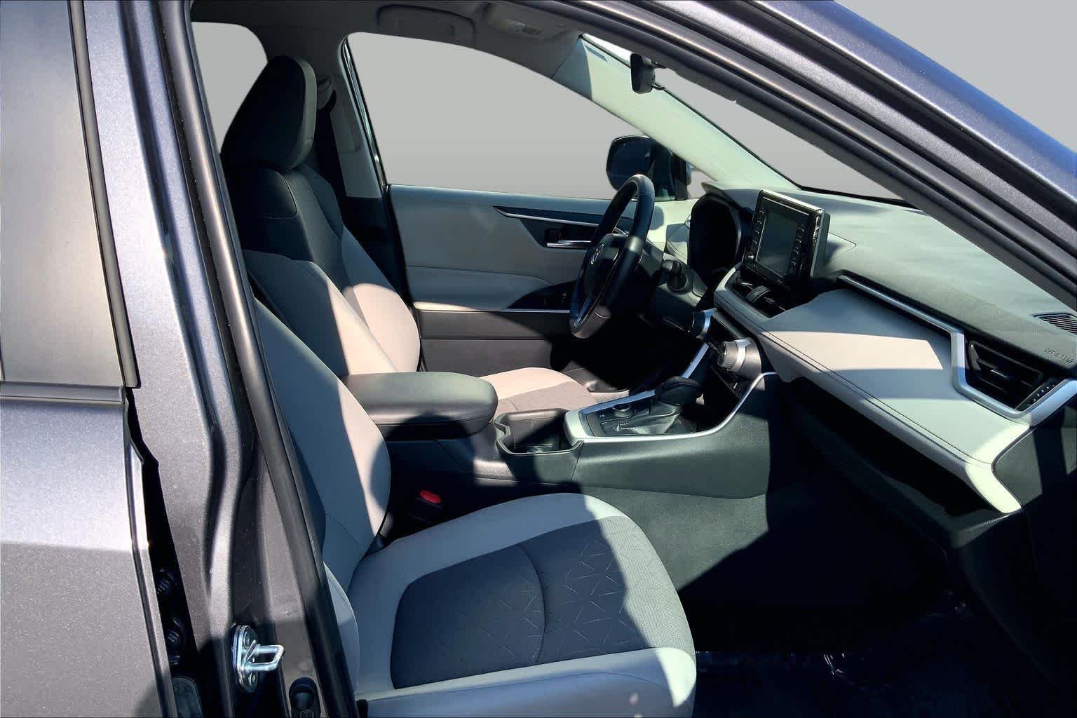 Used 2022 Magnetic Gray Metallic Toyota Hybrid XLE image 17