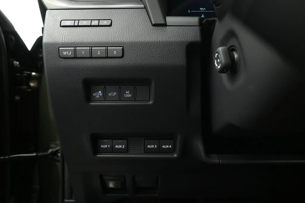 Used 2025 Green Lexus 550 Overtrail+ image 9