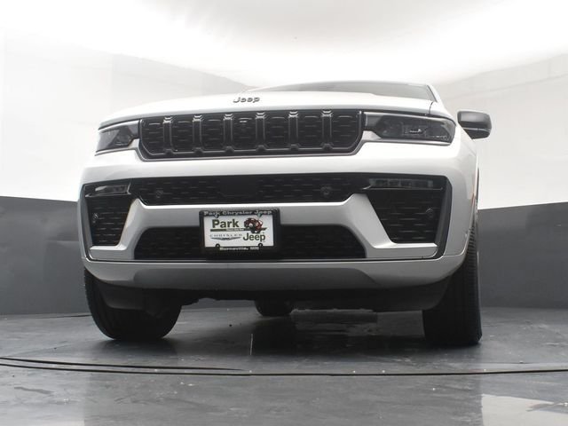 New 2026 Silver Zynith Exterior Paint Jeep Limited Reserve image 19