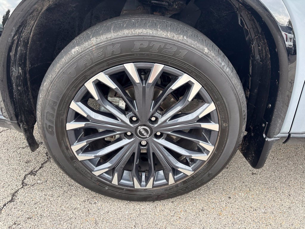 Used 2025 Gray Nissan Platinum image 12