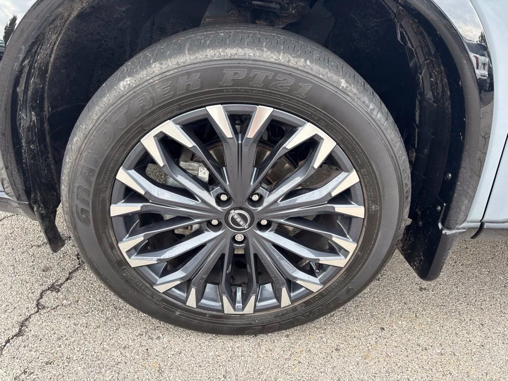 Used 2025 Gray Nissan Platinum image 12