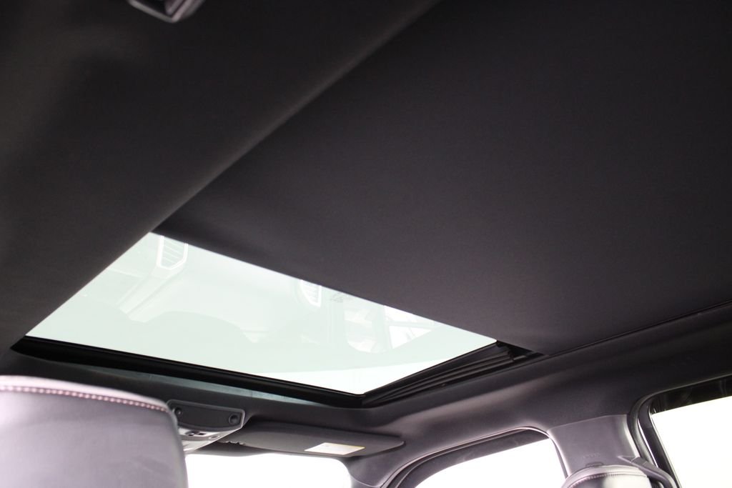 Used 2018 White Ford Platinum image 22