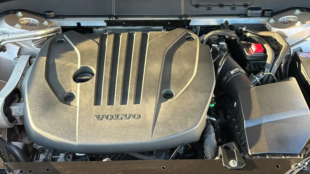Certified Used 2024  Volvo B5 Core image 30