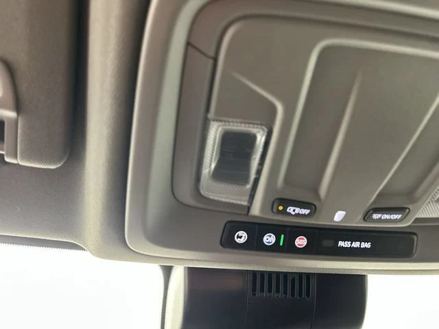 New 2026 Summit White Chevrolet LT (2FL) image 15