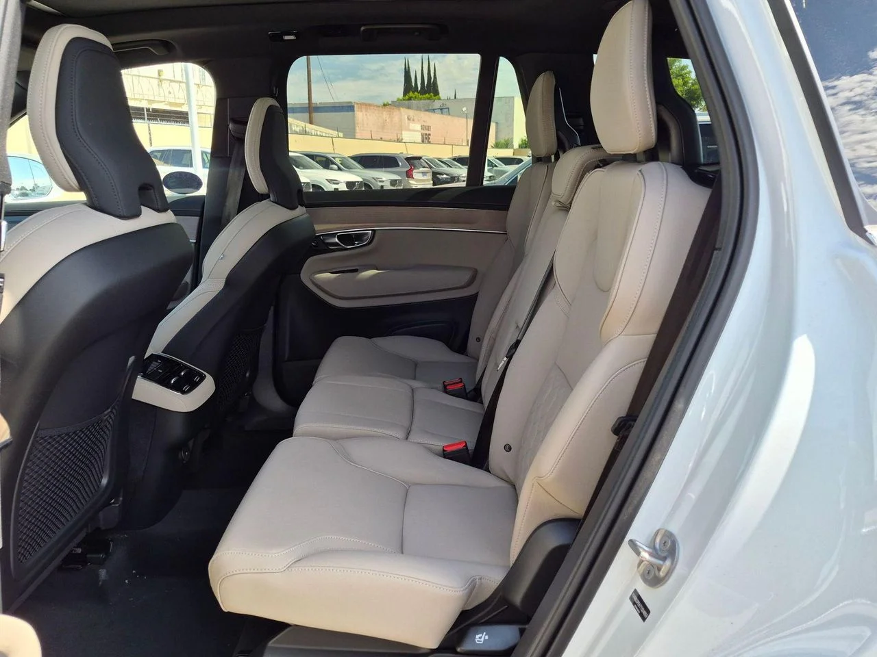 New 2026 Crystal White Volvo Plus image 12