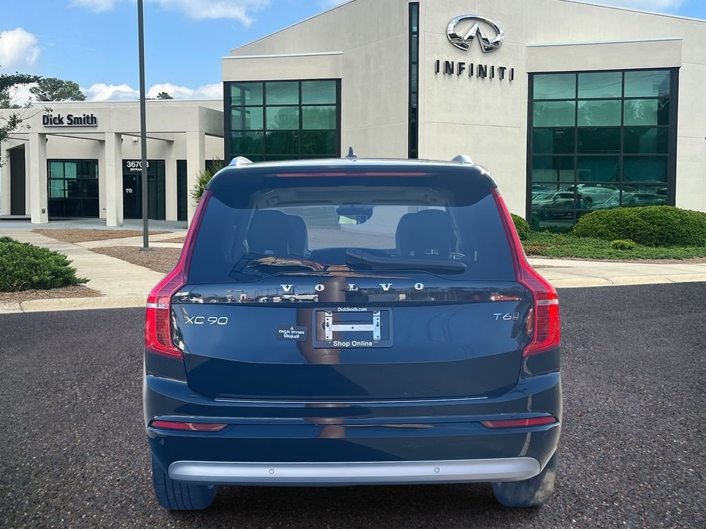 Used 2022 Black Volvo T6 Momentum image 5