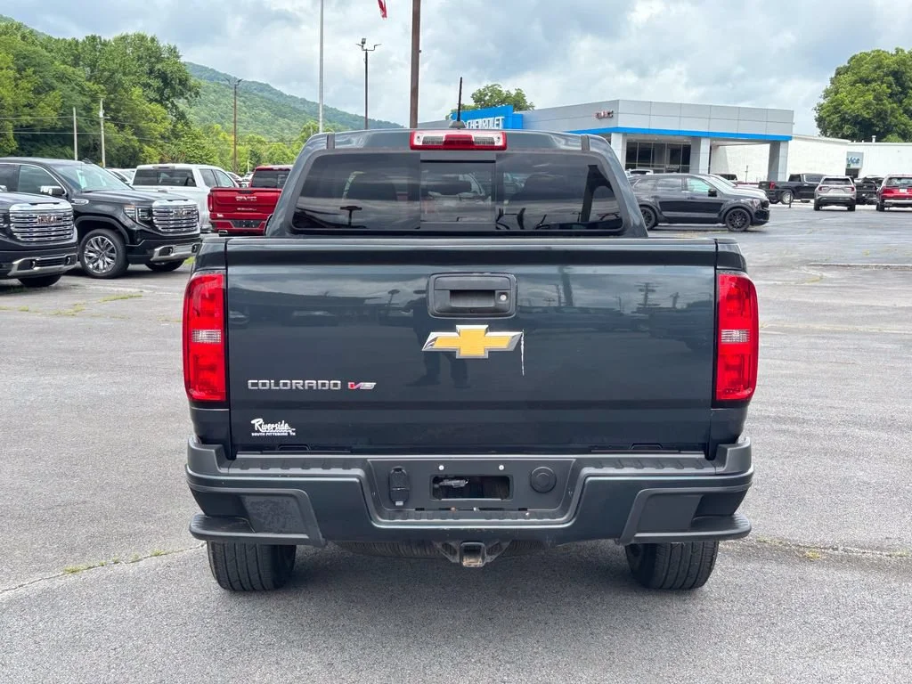 Used 2018 GRAPHITE METALLIC Chevrolet 2WD Z71 image 8