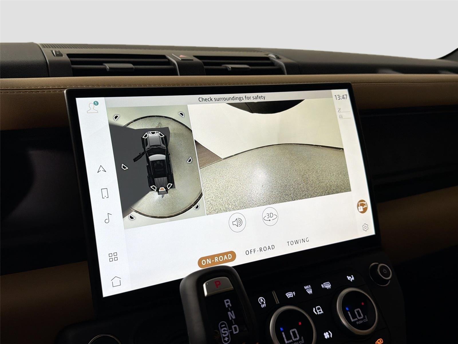 New 2026 CARPATHIAN GREY Land Rover X-Dynamic SE image 13