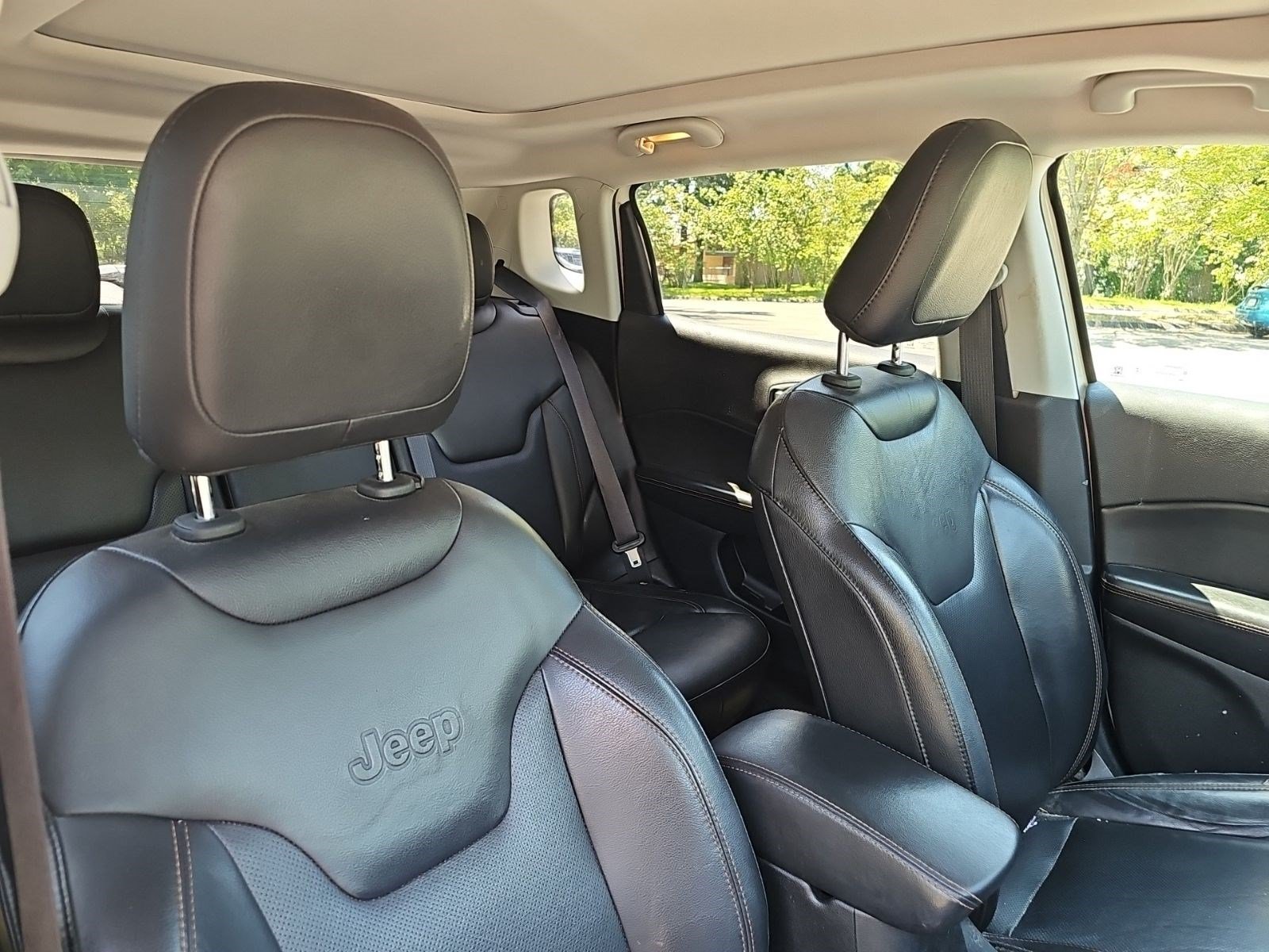 Used 2018 White Clearcoat Jeep Limited image 10
