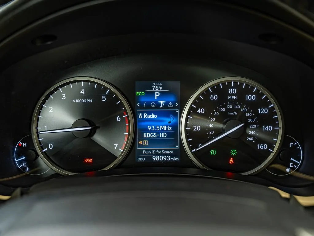 Used 2015 White Pearl Lexus 200t image 25